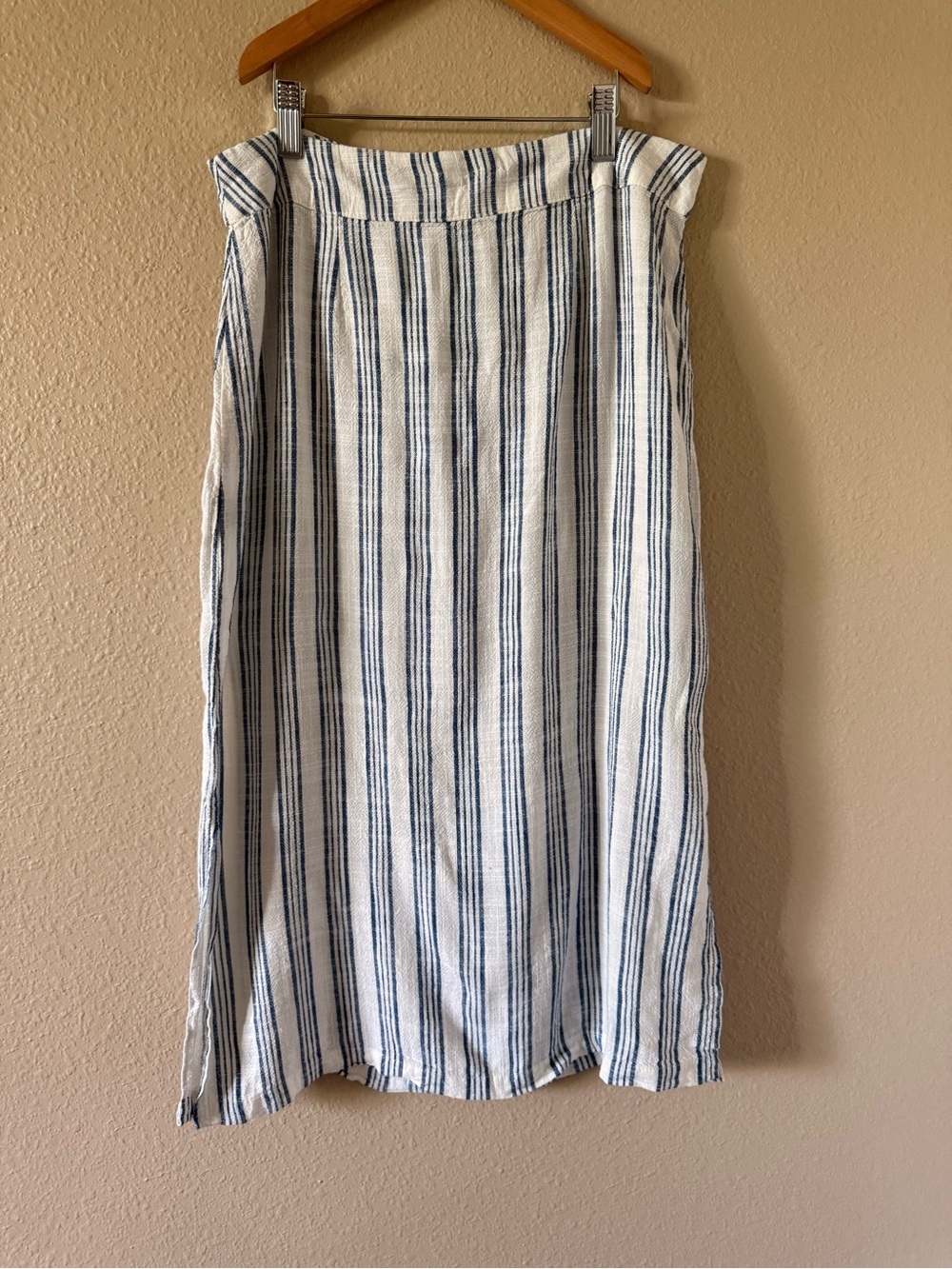 New Look White & Navy Vertical Stripe Button-Front Midi Skirt - Picture 3 of 6